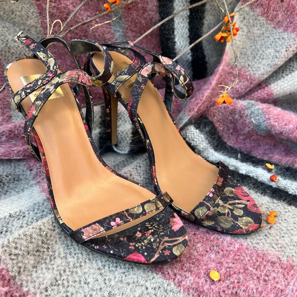 Cute, floral printed straps Heals